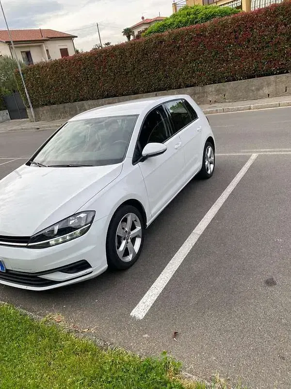 Usata VW Golf VII Highline 116 CV (85 kW) 2018 Berlina