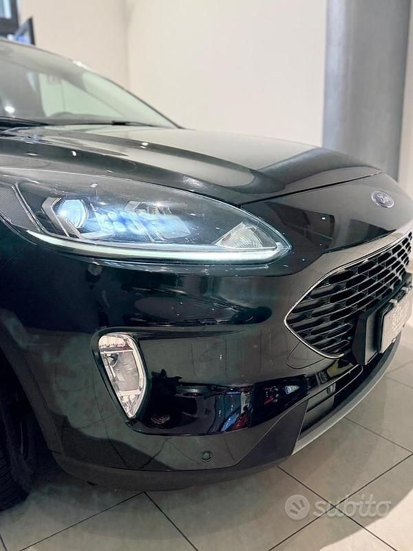 Usado Ford Kuga 120 CV (88 kW) 2021 Negro SUV