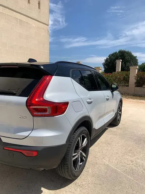 Usata Volvo XC40 R-Design 150 CV (110 kW) 2020 Argento SUV