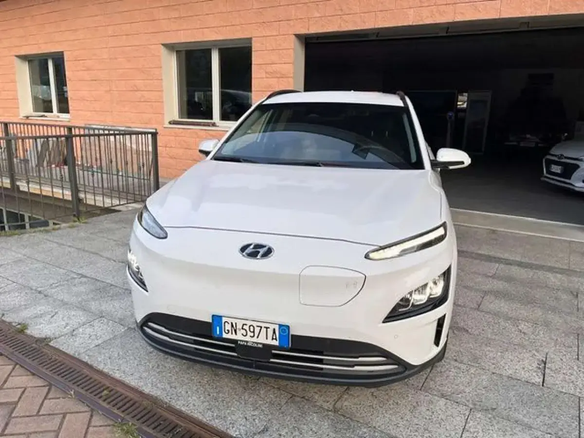 Usata Hyundai Kona 27 kW (38 CV) 2023 Bianco SUV