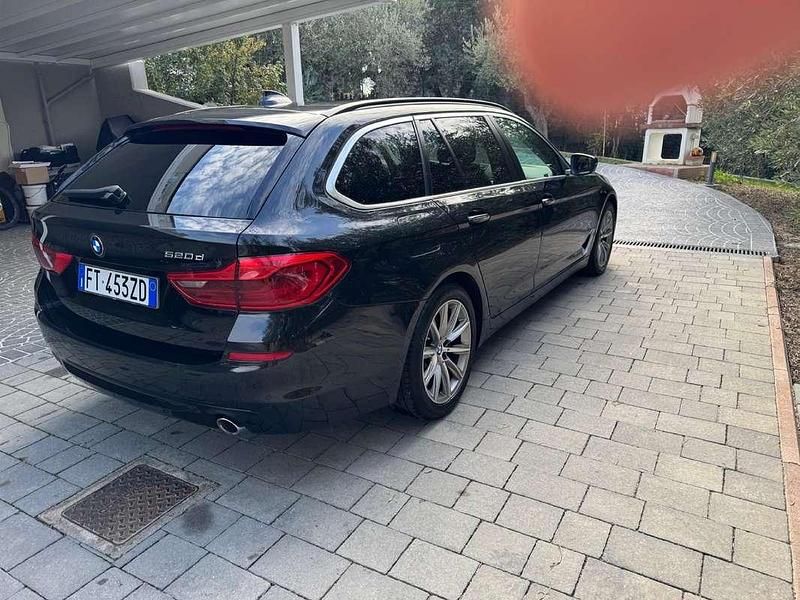 Usata BMW 520 Luxury Line 190 CV (139 kW) 2019 Nero Station wagon
