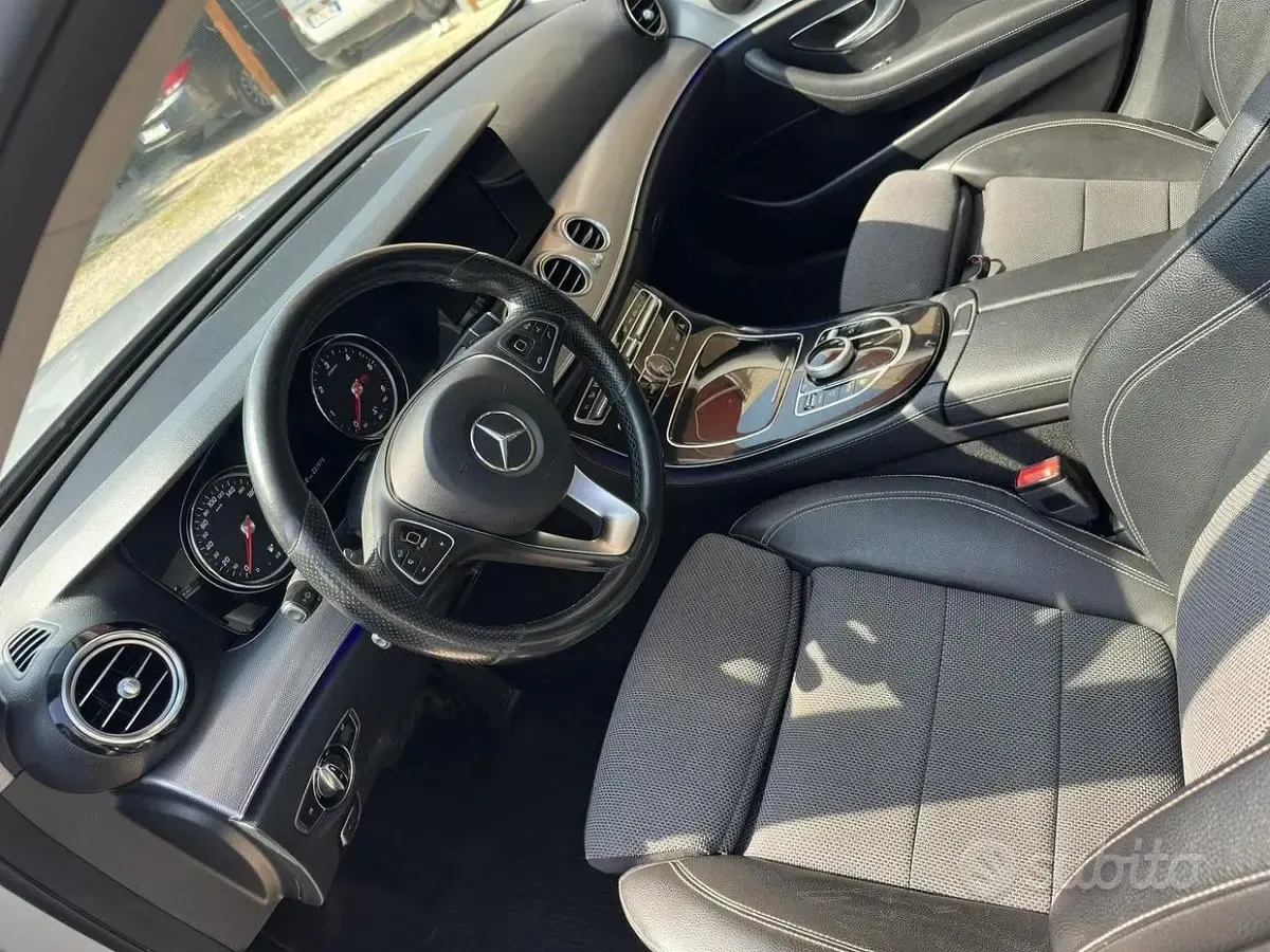 Usata Mercedes E220 194 CV (142 kW) 2016 Grigio Berlina