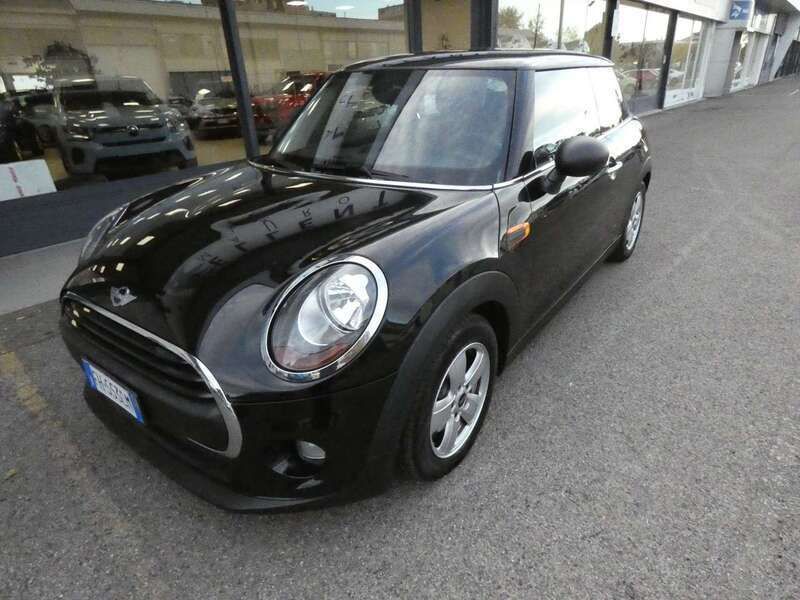 Usata Mini ONE 275 CV (202 kW) 2017 Nero Utilitaria