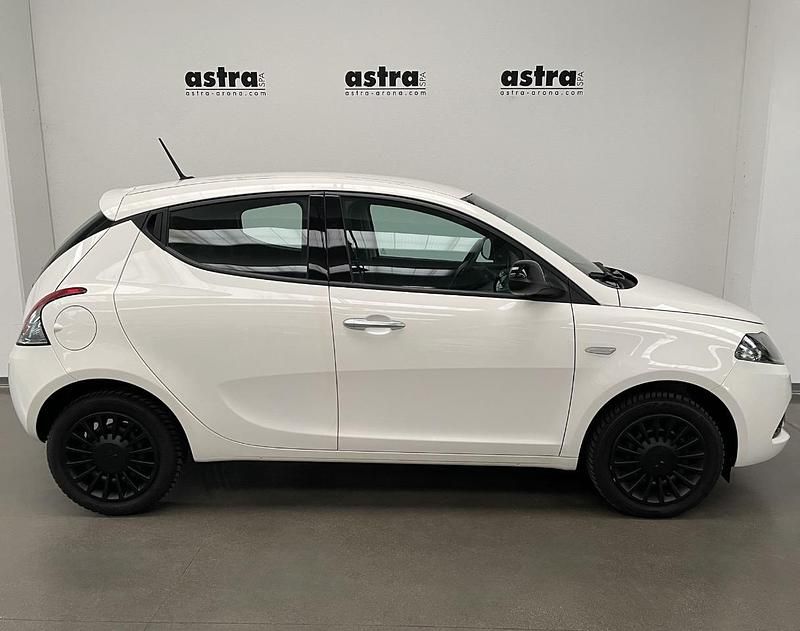Usata Lancia Ypsilon Silver 69 CV (50 kW) 2022 Bianco Utilitaria