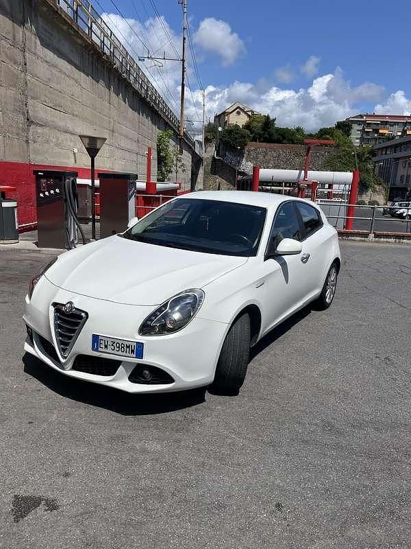 Usata 2014 Alfa Romeo Giulietta Exclusive Due volumi | 6200 € (Super prezzo) - Immagine 1/4