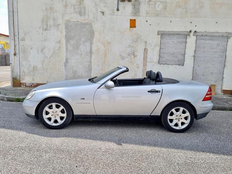 Usata Mercedes SLK200 197 CV (144 kW) 2002 Grigio Cabrio