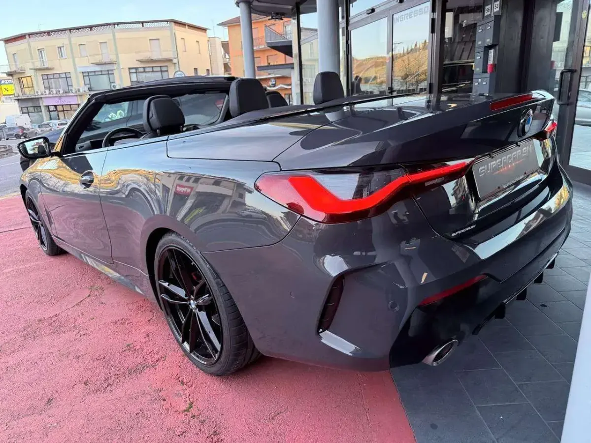 Usata BMW 420 M Sport 184 CV (135 kW) 2024 Grigio scuro Cabrio