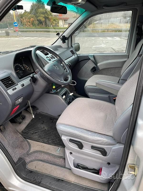 Usata Mercedes V220 2000 Grigio Monovolume