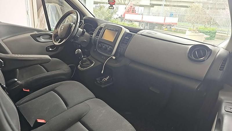 Usata Renault Trafic 125 CV (91 kW) 2016 Bronzo Monovolume