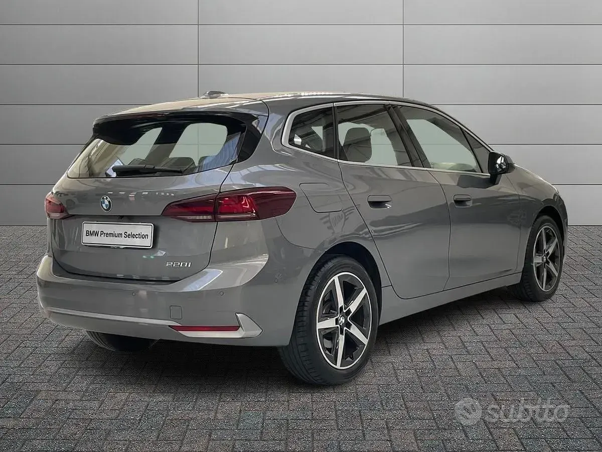Usata BMW 220 Active Tourer Performance 156 CV (114 kW) 2023 Grigio Monovolume