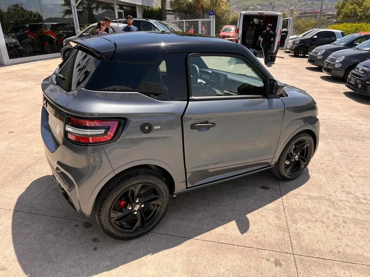 Nuova Ligier JS50 2026 Grigio Utilitaria