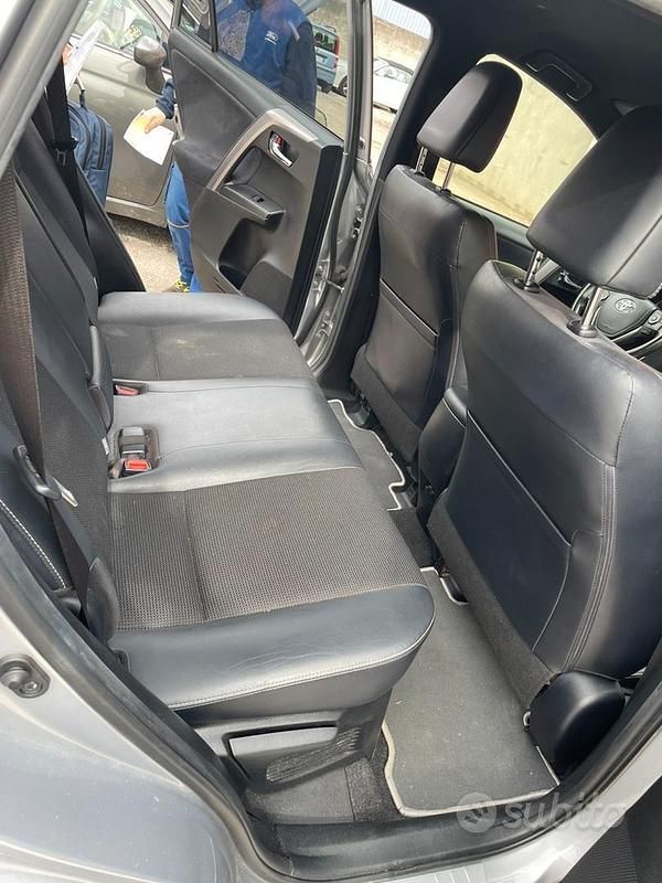 Usata Toyota RAV4 Hybrid 2017 Grigio SUV