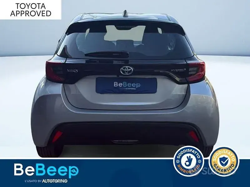 Usata Toyota Yaris Hybrid Trend 92 CV (67 kW) 2023 Grigio Berlina