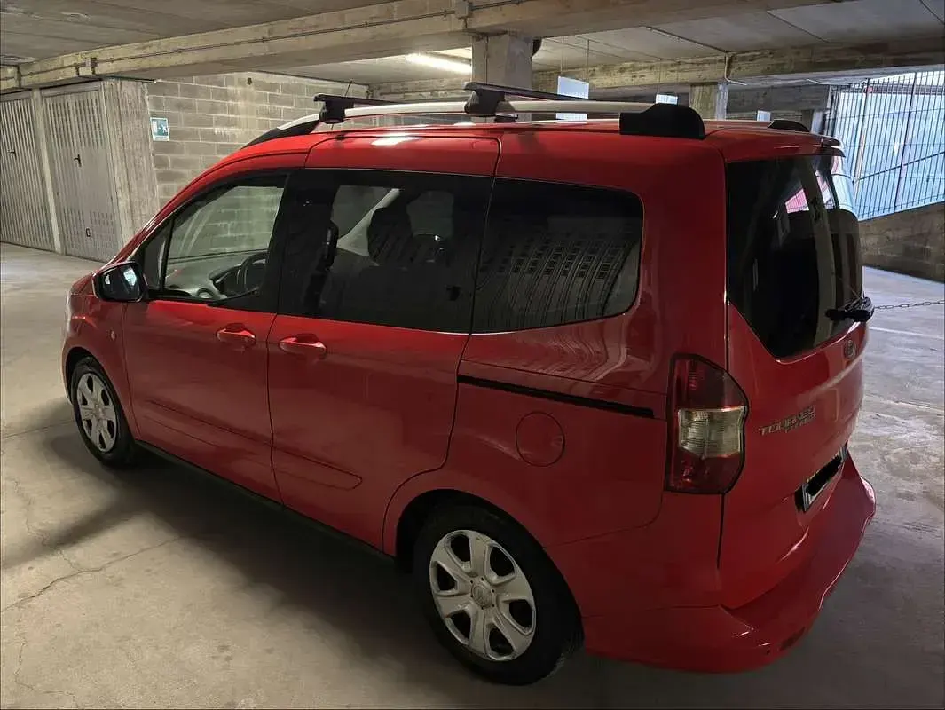 Usata Ford Tourneo Courier 101 CV (74 kW) 2018 Rosso Monovolume
