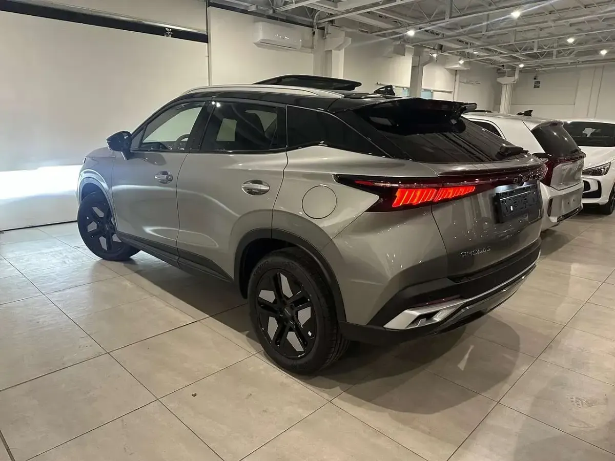 Nuova Omoda 5 147 CV (108 kW) 2026 Khaky white SUV