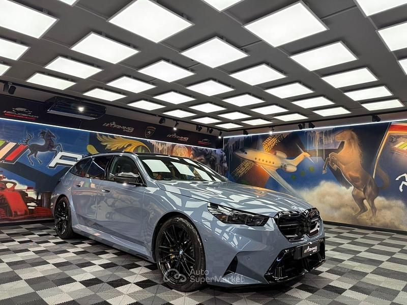 Nuova BMW M5 727 CV (534 kW) 2026 Grigio Station wagon