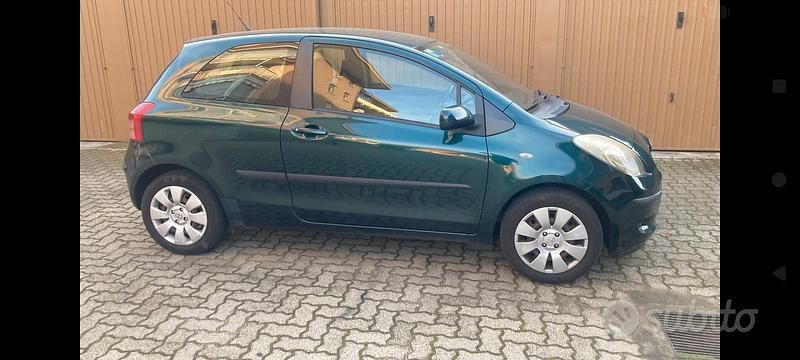 Usata Toyota Yaris 69 CV (50 kW) 2006 Verde Utilitaria