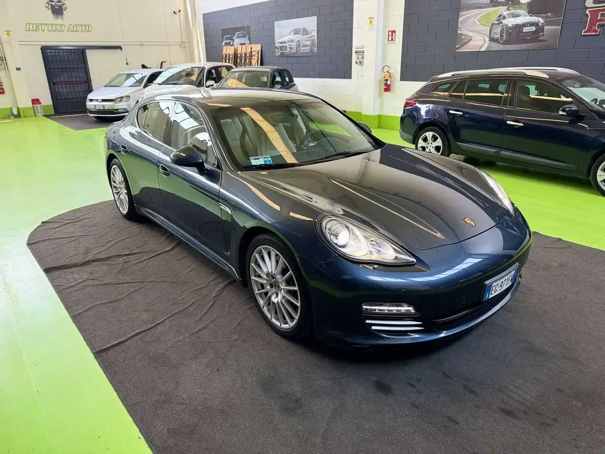 Usata Porsche Panamera 4 299 CV (219 kW) 2011 Grigio Utilitaria