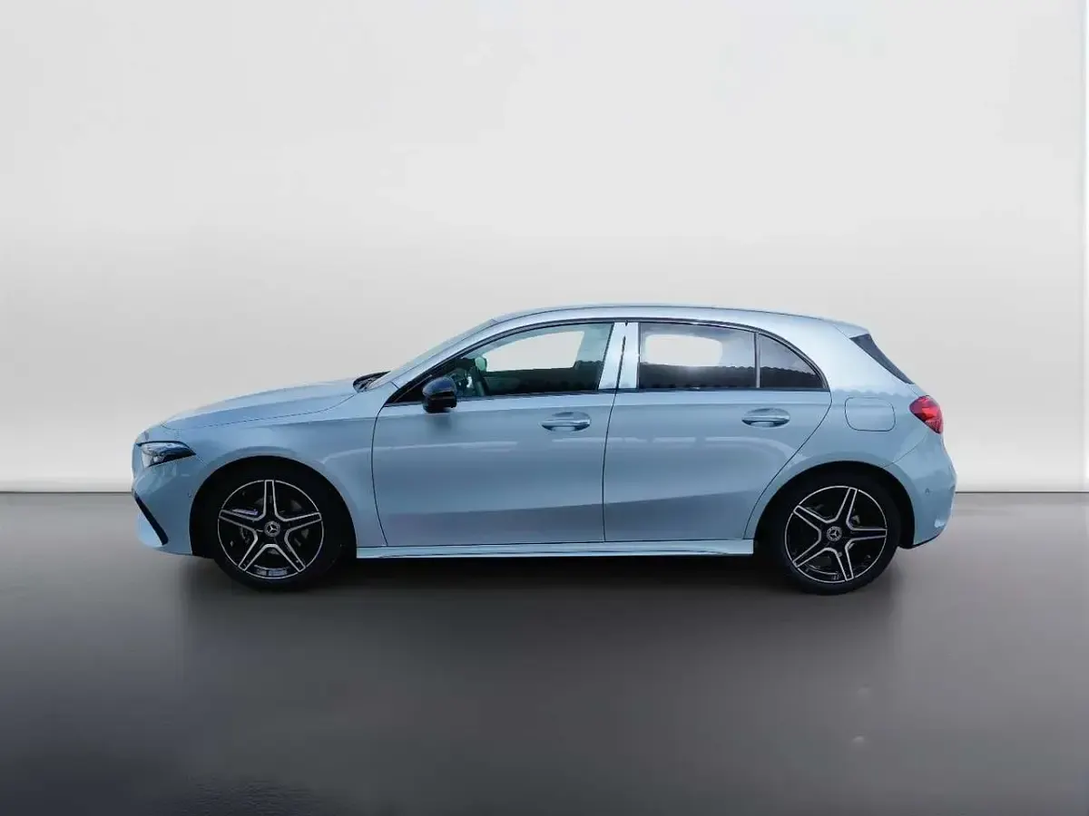 Nuova Mercedes A180 116 CV (85 kW) 2026 Argento hightech Berlina