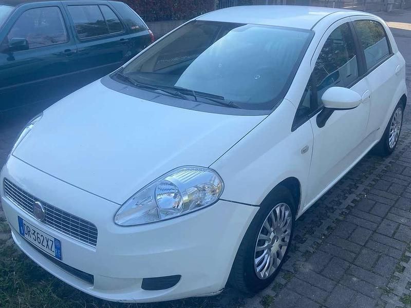Usata Fiat Punto Classica 65 CV (47 kW) 2008 Bianco Utilitaria