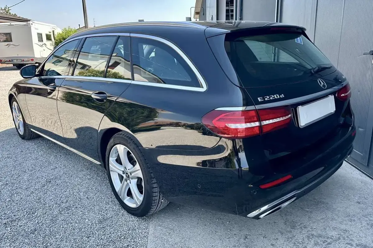 Usata Mercedes E220 Business 194 CV (142 kW) 2019 Nero Station wagon