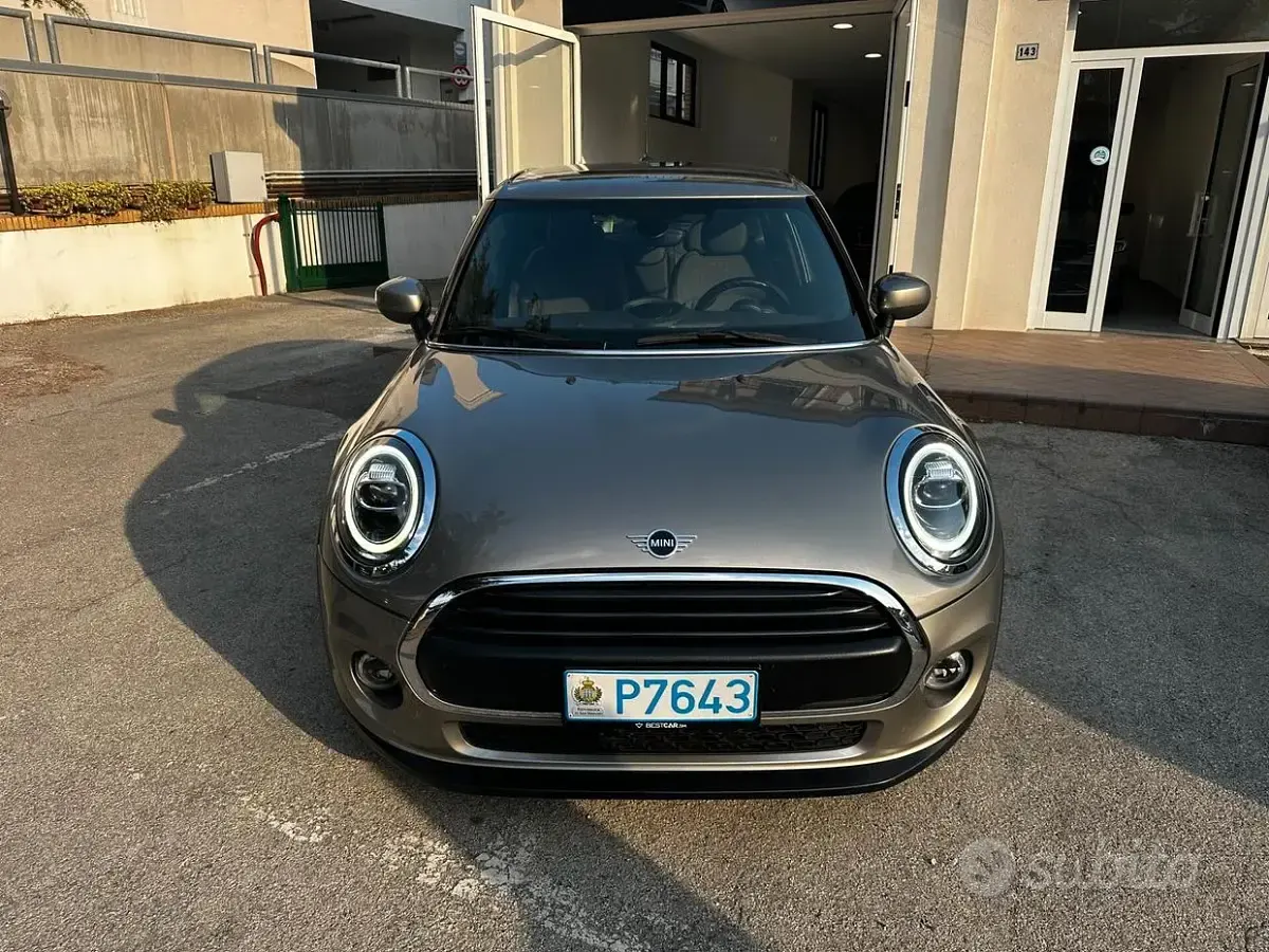Usata Mini ONE 102 CV (75 kW) 2019 Grigio Utilitaria