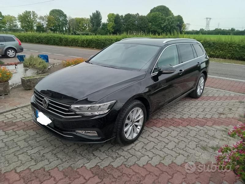 Nero Usata 2022 VW Passat Business Station wagon | 19.800 € (Ottimo prezzo) - Immagine 1/4
