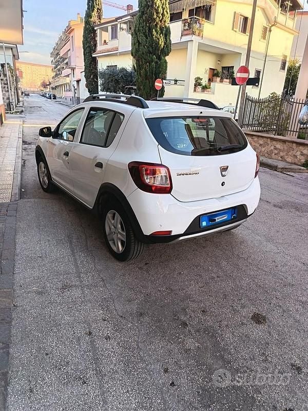 Usata Dacia Sandero 90 CV (66 kW) 2015 Bianco Berlina