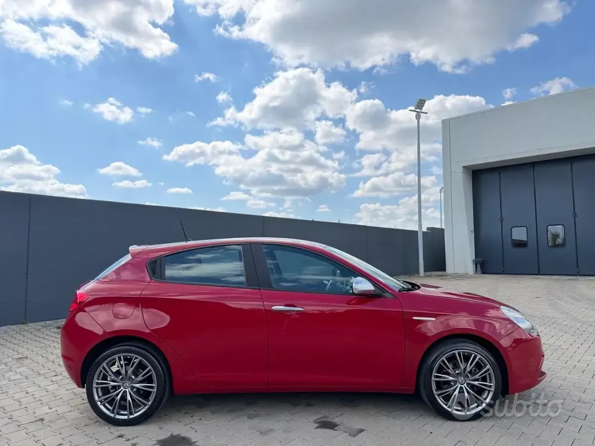 Usata Alfa Romeo Giulietta Super 120 CV (88 kW) 2017 Rosso Utilitaria