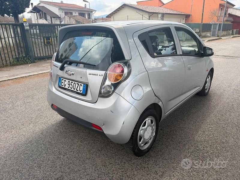 Usata Chevrolet Spark 68 CV (50 kW) 2011 Grigio Utilitaria