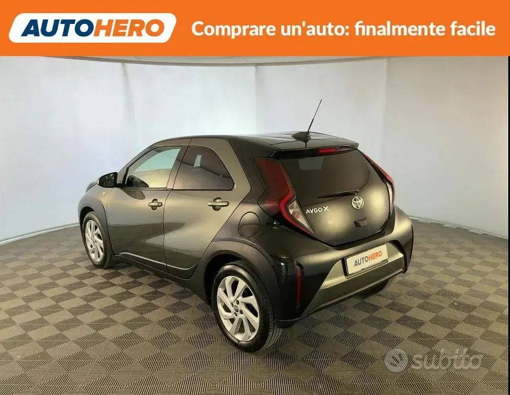 Usata Toyota Aygo X Trend 72 CV (52 kW) 2022 Grigio SUV