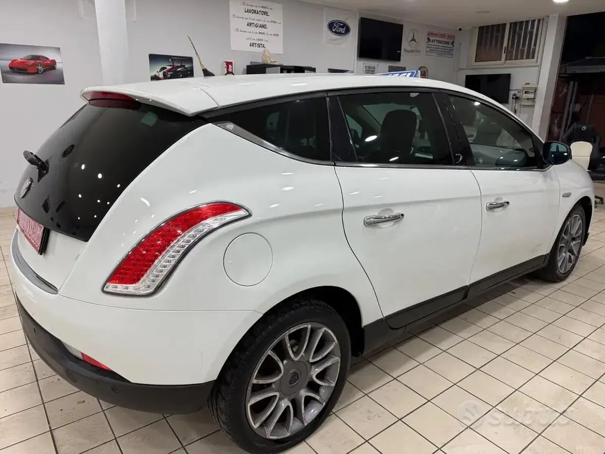Usata Lancia Delta 120 CV (88 kW) 2010 Bianco Utilitaria