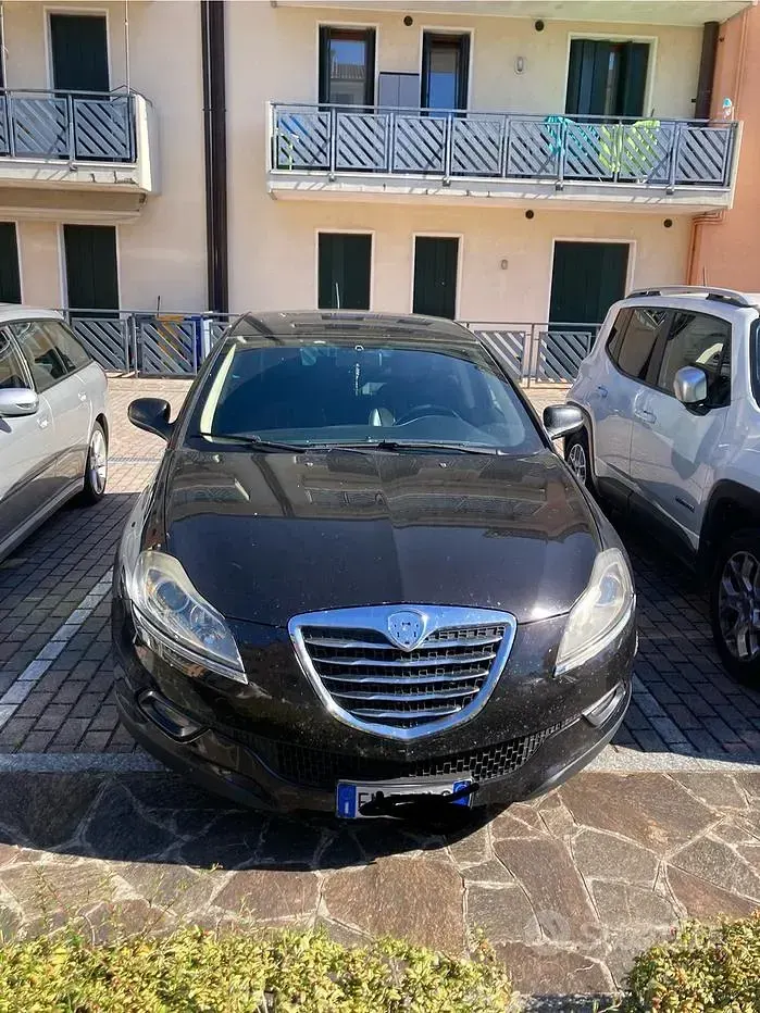 Usata Lancia Delta 120 CV (88 kW) 2013 Utilitaria