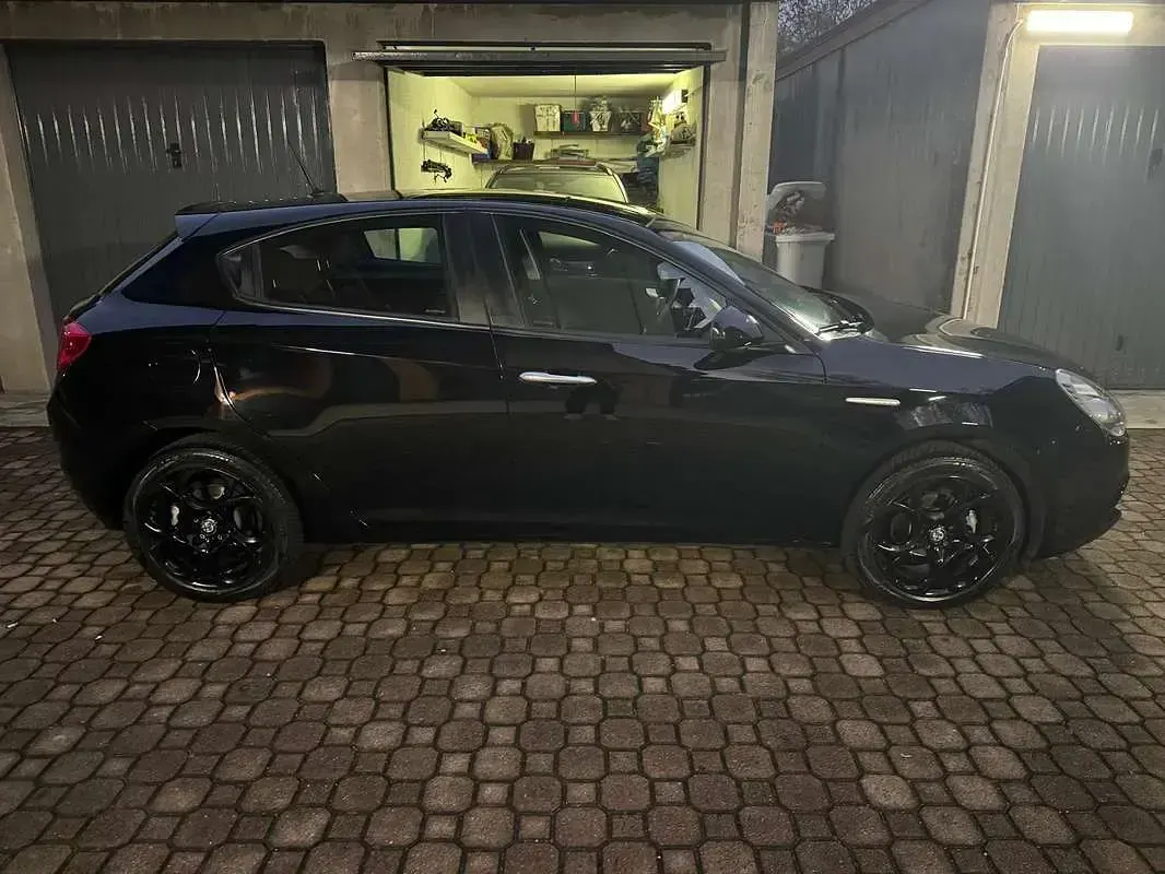 Usata Alfa Romeo Giulietta Business 120 CV (88 kW) 2019 Nero Utilitaria