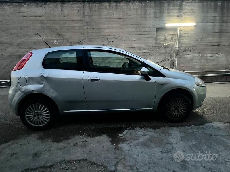 Usata Fiat Grande Punto 77 CV (56 kW) 2009 Grigio Utilitaria