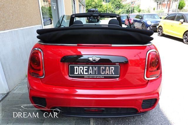 Käytetty Mini Cooper D 116 HP (85 kW) 2017 Punainen Viistoperä