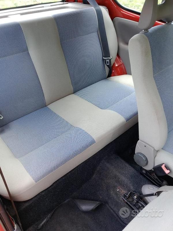 Usata Fiat 600 54 CV (39 kW) 2005 Rosso Utilitaria