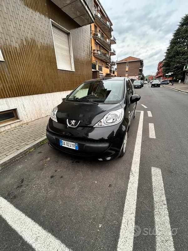 Usata Peugeot 107 68 CV (50 kW) 2006 Nero Utilitaria