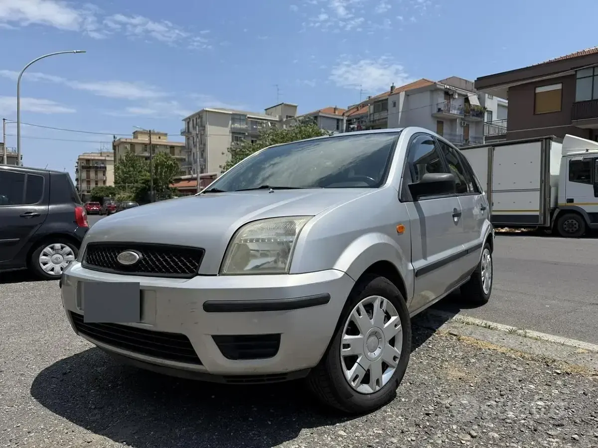 Usata Ford Fusion 68 CV (50 kW) 2004 Utilitaria