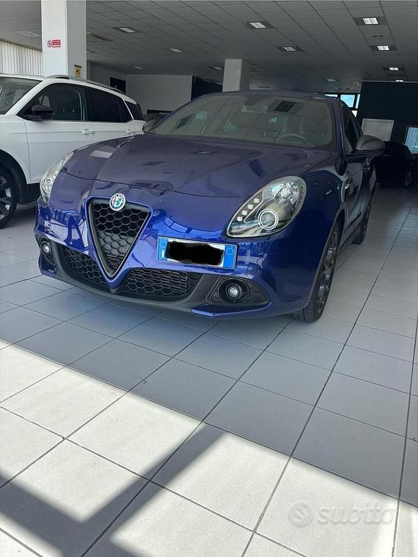 Blu Usata 2019 Alfa Romeo Giulietta Due volumi | 12.000 € (Buon prezzo) - Immagine 1/4