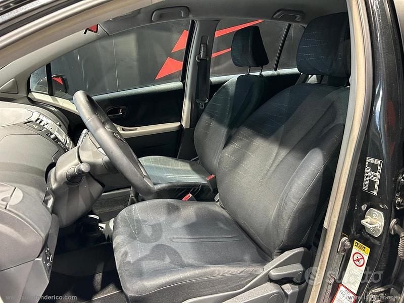 Usata Toyota Yaris 69 CV (50 kW) 2007 Nero Utilitaria