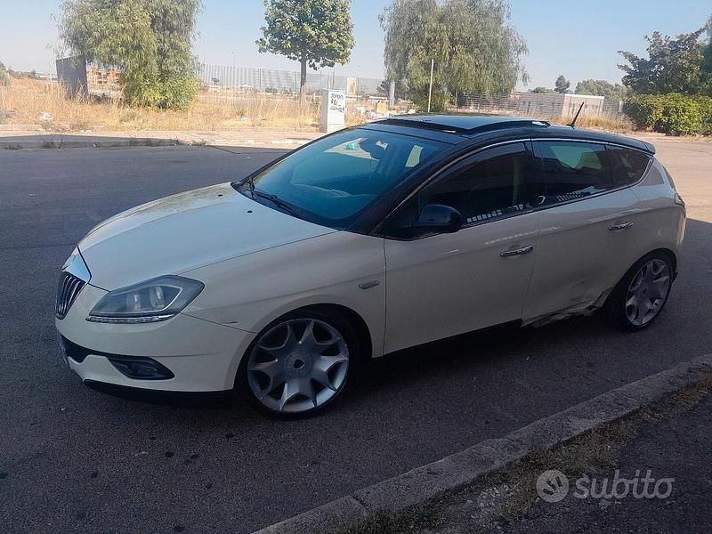 Usata Lancia Delta 120 CV (88 kW) 2009 Utilitaria