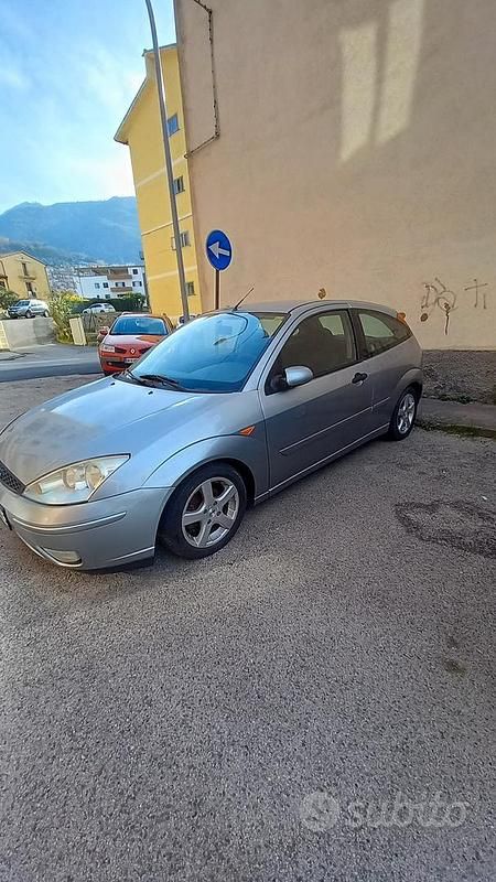 Usata Ford Focus 115 CV (84 kW) 2003 Grigio Berlina