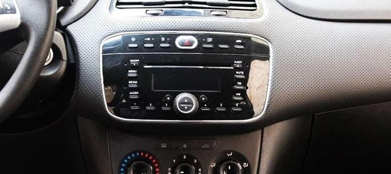 Usata Fiat Punto Evo Dynamic 75 CV (55 kW) 2011 Bianco divino Utilitaria