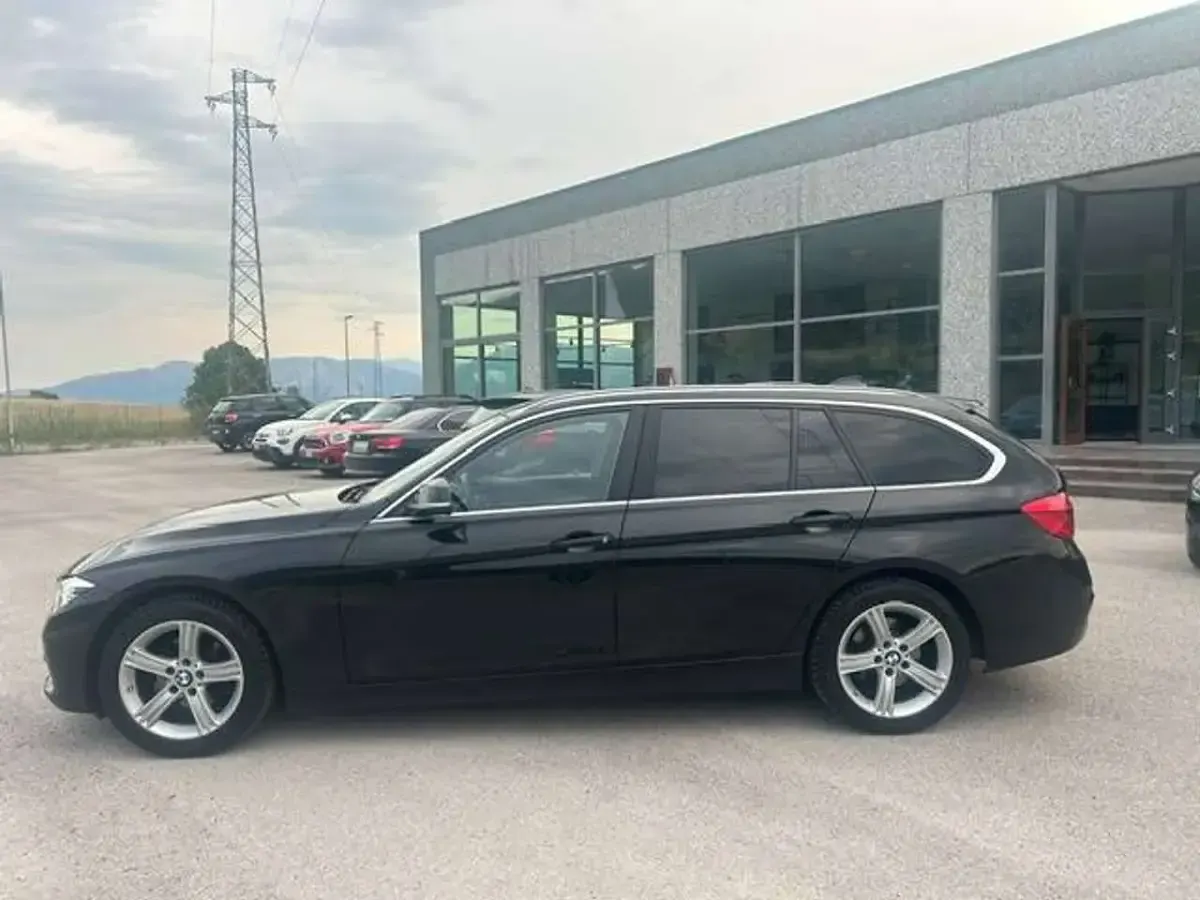 Usata BMW 318 150 CV (110 kW) 2018 Blacksapphire metallic Station wagon