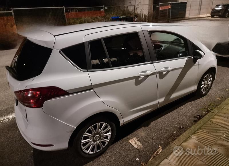 Usata Ford B-MAX 95 CV (69 kW) 2016 Bianco Monovolume
