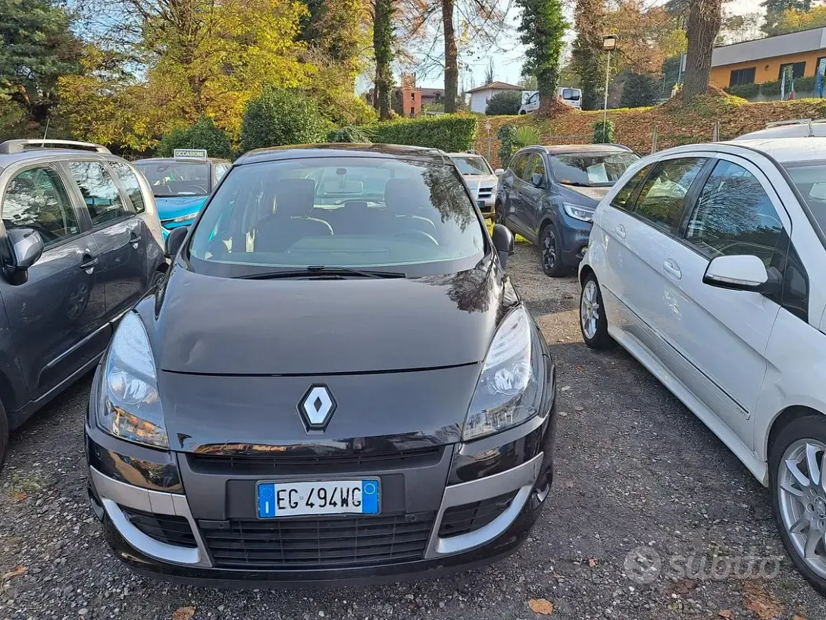 Usata Renault Scénic III 110 CV (80 kW) 2011 Nero Monovolume