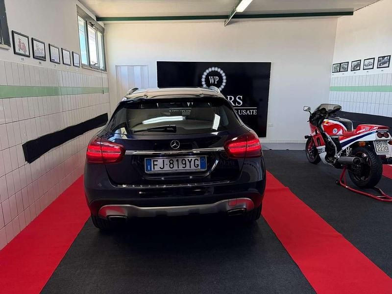 Usata Mercedes GLA200 Executive 136 CV (100 kW) 2017 Blu/azzurro SUV