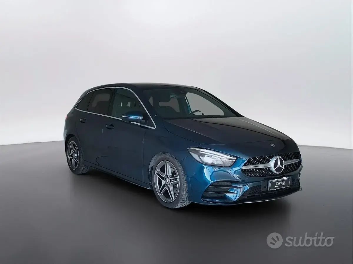 Usata Mercedes B180 Premium 116 CV (85 kW) 2020 Blu Utilitaria