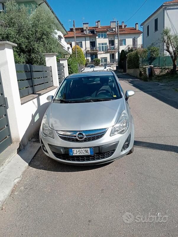 Usata Opel Corsa 65 CV (47 kW) 2012 Utilitaria